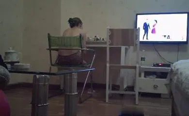 【自拍偷拍】有钱人强桑拿叫两位姐妹花小姐一起嗨皮这鸡巴给伺候的看着都舒坦