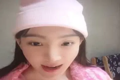 【网曝黑料】劲爆第二弹主持人马卉在直播间卖骚故意露点现在二流主持人三线演员也内卷么可能是趁着自己还年轻抓紧抓住流量密码出卖身体换取流量和金钱拜金的社会..