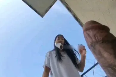 【学生萝莉】轰动全网的韩国老师掏出鸡巴让高中学生口交