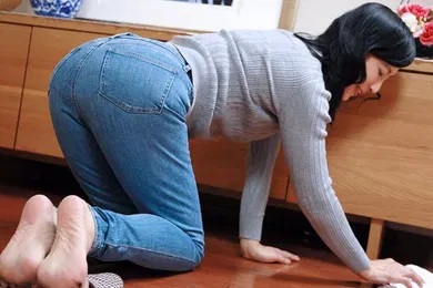 【无码高清】熟女家政妇的性爱诱惑