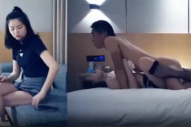 【口交自慰】高端外围黑衣辫子妹子情趣装蹲着口交骑坐大力猛操呻吟诱人