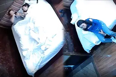 【自拍偷拍】酒店偷窥偷窥大叔和青春靓丽戴眼镜女友激情啪啪