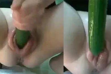 【口交自慰】逼都插肿了自慰疯狂插骚逼