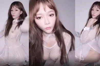 【乱伦】小姐姐穿上白色裙不穿内衣露点给你们欣赏大奶