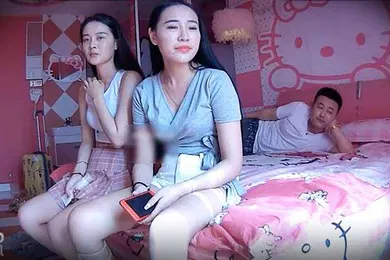 【自拍偷拍】珍稀情趣酒店粉红套房偷拍朋友刚走小肥哥就迫不及待按到模特级别女友啪啪鸡巴还挺大的对白清晰
