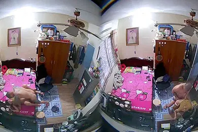 【自拍偷拍】偷拍媳妇偷情房东家里卧室高处偷放针孔摄像头偷拍到媳妇和纹身猛男偷情啪啪