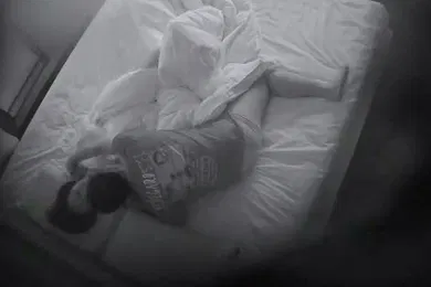 【自拍偷拍】酒店摄像头偷拍乐橙酒店偷拍小哥深夜约炮极品身材疑似酒吧女DJ开房各种体位六九式啪啪
