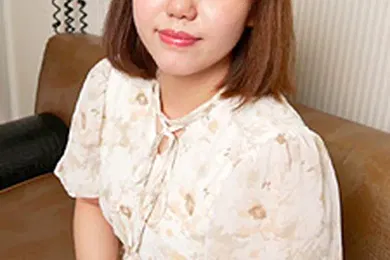 【素人特摄】素人AV采访～换上丰满紧身制服，趁活着做爱～森久保晴美