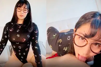 【自拍偷拍】清纯女神丰满肉欲眼镜少女抓着着男人的肉棒细细吮吸的样子真销魂眼神超诱惑的