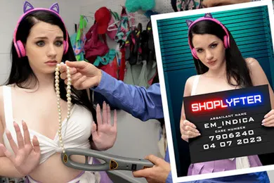 【印巴拉丁】穿着迷你裙的丰满宝贝用印度大麻乳头操淫荡的保安人员