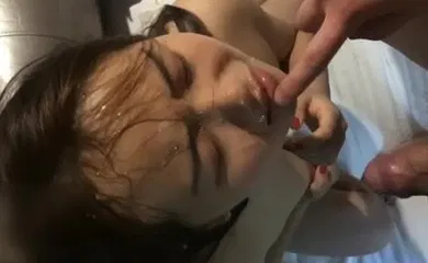 【自拍偷拍】约炮在校学生喜欢吸精深喉颜射一脸技术秒杀岛国女优