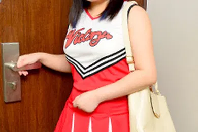 【激情H漫】我有一个送货健康女孩，她有动漫声音角色扮演作为啦啦队长。沟口葵