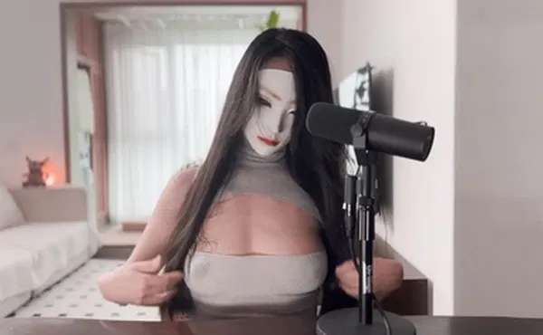 【国产精选】中国擦边女主播在直播时让外国人的大肉棒狠狠的干她_Sad Miss