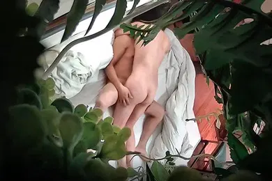 【强奸迷奸】酒店偷窥主题酒店绿叶房偷拍大叔吃宵夜灌醉嫩妹子开房各种玩弄草逼