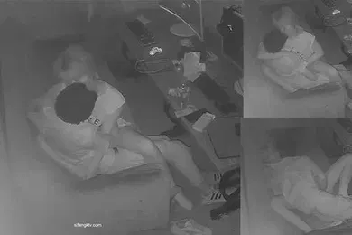 【自拍偷拍】精彩公共场所啪啪情侣被偷拍网吧看片做爱