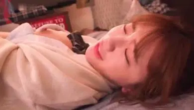 【无码高清】SONE-544作為把房間租給一個漫無目的地離家出走的女同學的交換條件她讓我免費使用她的胸部和陰部宇野