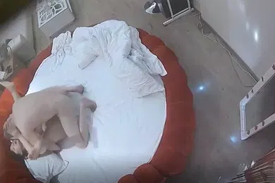 【自拍偷拍】酒店偷拍丰腴肉肉美女和老头在情趣酒店偷情做爱抽插给力啪啪进出用力欲仙欲死的销魂表情张口呻吟