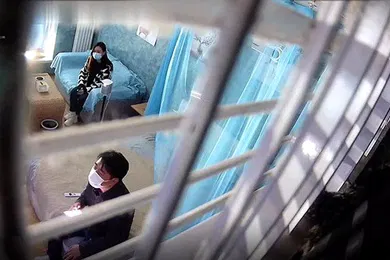 【群交多P】酒店摄像头新台解密偷拍_绿帽男带媳妇和网友激情3p轮插媳妇哭喊我不