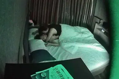 【口交自慰】情侣开房男的做累了女的意犹未尽偷偷自慰