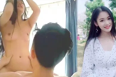 【丝袜制服】国产自拍泄密女友大尺度酒瓶帮女友自慰粉嫩小穴黑丝后骑乘诱死人了