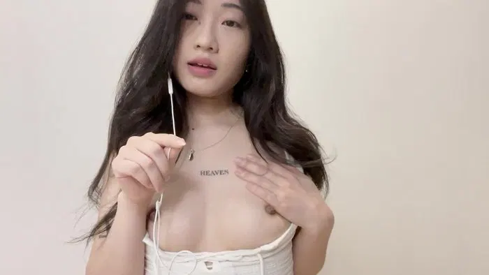 【主播网红】Asian Babe Yemada Shows Off Her Tits JOI
