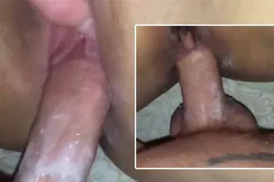 【自拍偷拍】淫水多的有点夸张的外语学院大肥屁股漂亮骚妹子被洋男友的肉棒捣出