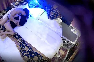 【自拍偷拍】酒店偷拍情趣酒店偷拍高质量情侣打炮面容姣好的美少妇情趣房的灯光增进乐趣妹子很主动骑在身上大幅度动作干完一炮还不满足