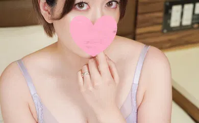 【素人特摄】FC2-3245176 【無修正】【人妻】結婚2年で旦那とレス。そそり勃った年下チンポに我慢できずマン汁垂らして