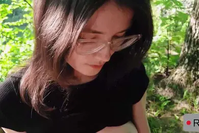 【重口调教】小树林里发骚的女儿要干逼
