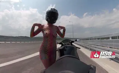 【其他】大屁股户外露出，摩托车上自慰